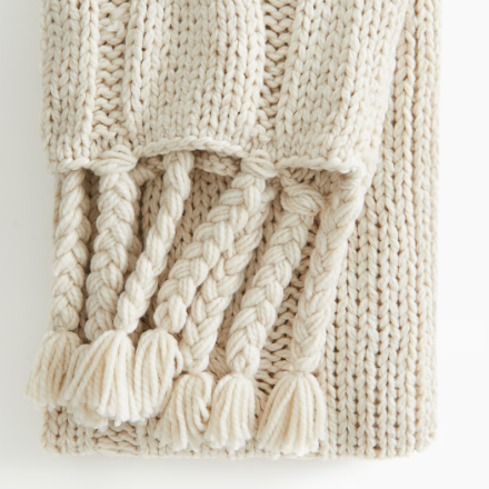 H&M Hennes & Mauritz GBC AB (UK): New In Tasselled Blanket