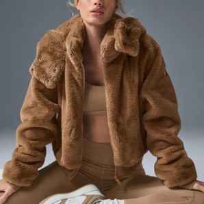Alo Yoga: New in - Toasted Almond
