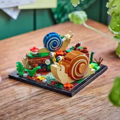 Lego: Gift with Purchase Friendly Snails