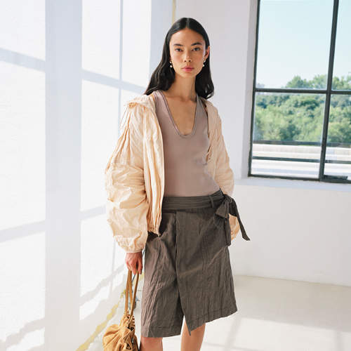 Cettire: Fashionable Hot Sale in the Discount Area