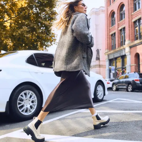 Zappos: It's Boot Season Shop UGG, Dr. Martens Frye