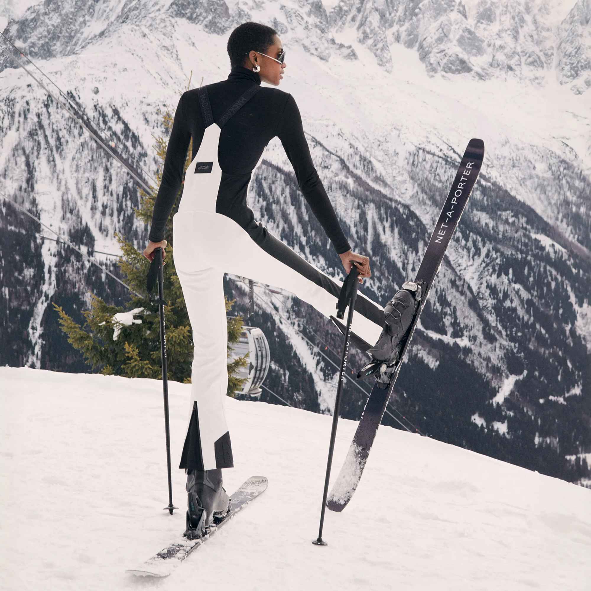 NET-A-PORTER US：选购极具冲击力和高性能的单品，时尚地踏上滑雪场