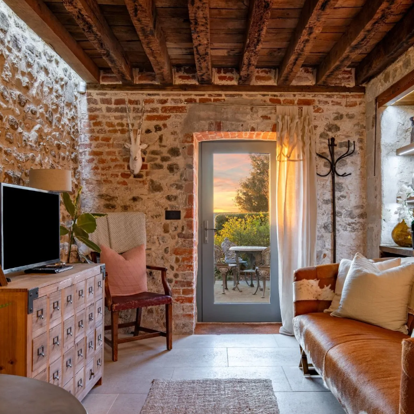 Luxury Cottages: Special Offers Save Up to 50% OFF