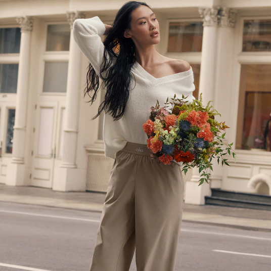 Alo Yoga: New Drop! Discover the Earthy Elegance of Gravel