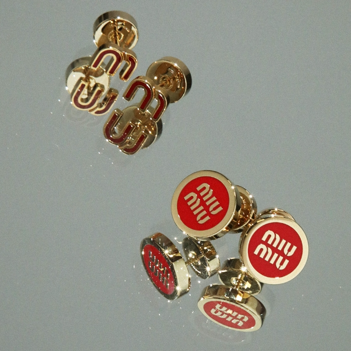 Spinnaker Boutique: Pricing Advantage! Buy Loewe, Gucci and More