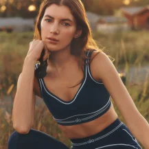Alo Yoga: Best Sellers in Navy, New in Classic