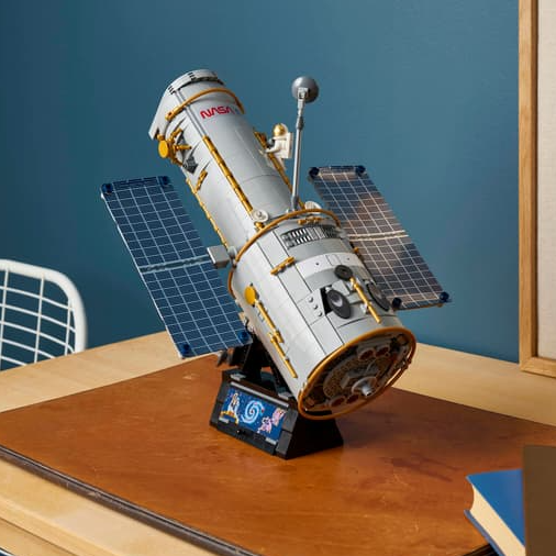 LEGO: ICONS Hubble Space Telescope