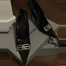 Saks Fifth Avenue：巴黎世家、RV 等熱門爆款鞋品特惠！MK 麂皮低幫運動鞋$44