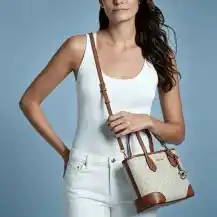 Michael Kors Outlet Canada：精選托特包熱賣！Eva 超小號托特包C$109